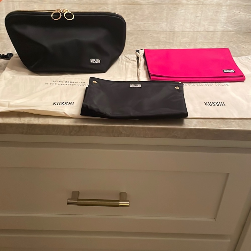 Kusshi traveler make up kit